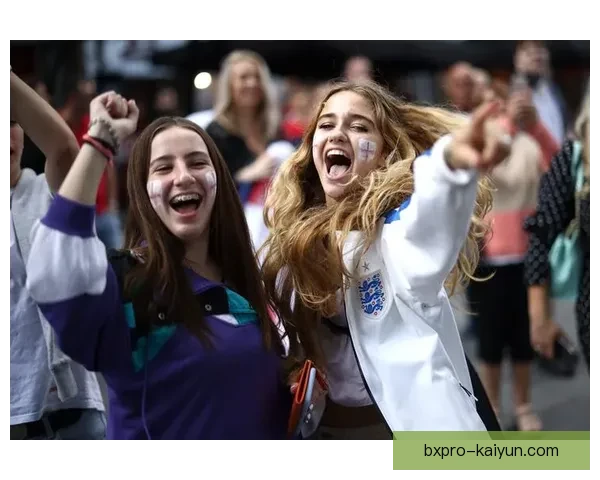 历史重现:激动人心的欧洲杯决赛引发球迷热情备受期待 历史重现:激动人心的欧洲杯决赛引发球迷热情备受期待