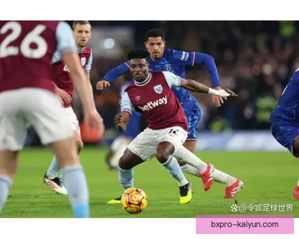 英超转会窗口临近，多家豪门争夺新星球员备受关注