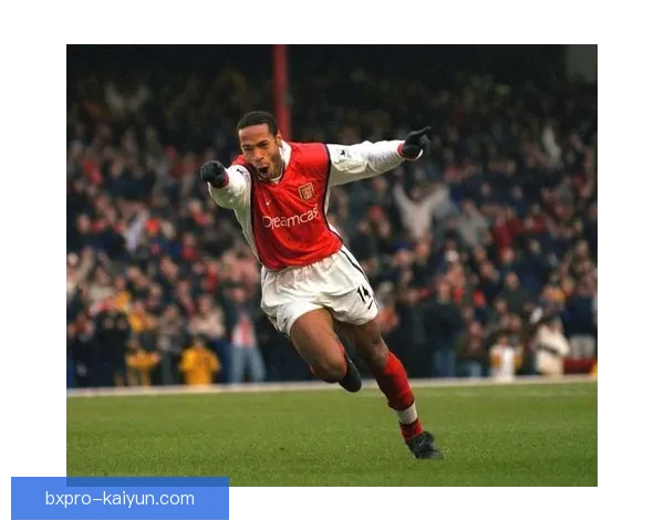 亨利在欧洲杯期间的表现稳健，展现出强大的进攻威胁与团队协作能力。