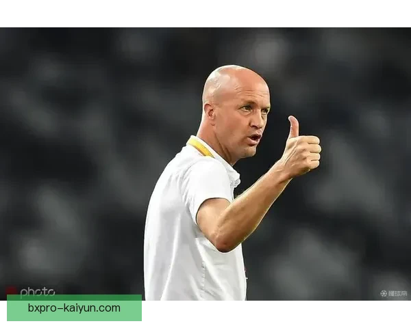 克鲁伊夫关键比赛表现持续提升，引领球队走向胜利之路